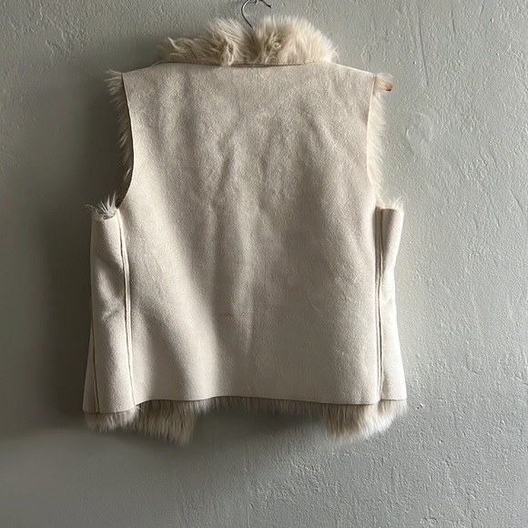 Jennifer Lopez faux fur & suede Vest - Picture 6 of 6